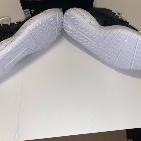 Jordan Eclipse ~ Black/White - 7 Y - Picture 5 of 5